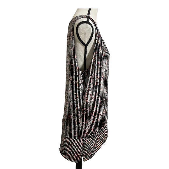 White House black market blouse v-neck sleeveless geometric pattern X-Large - Picture 2 of 9
